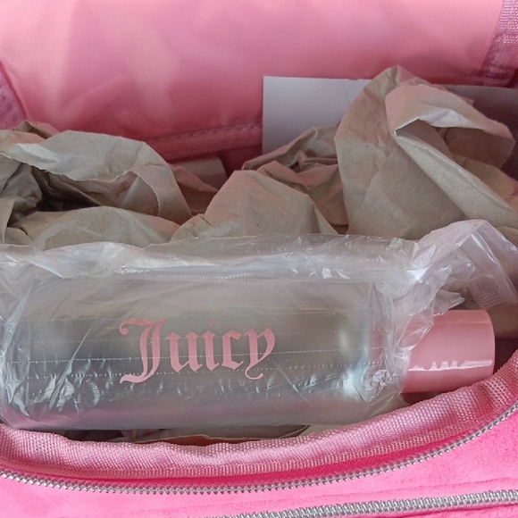 ❤️💎Juicy Couture Vibrant Pink BLiNG 💎Cosmetic Bag - Picture 3 of 7